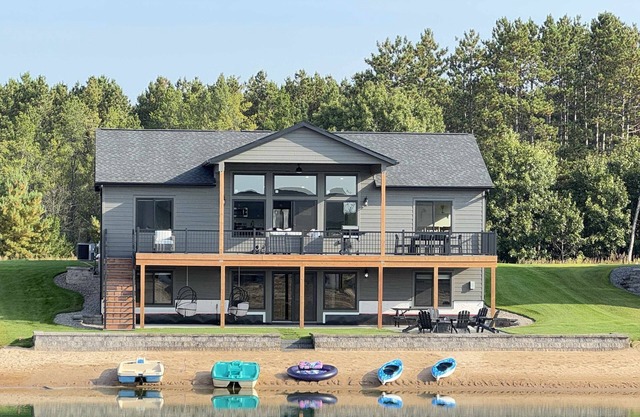 New! Luxurious Retreat on Sunset Lake - Sleeps 20