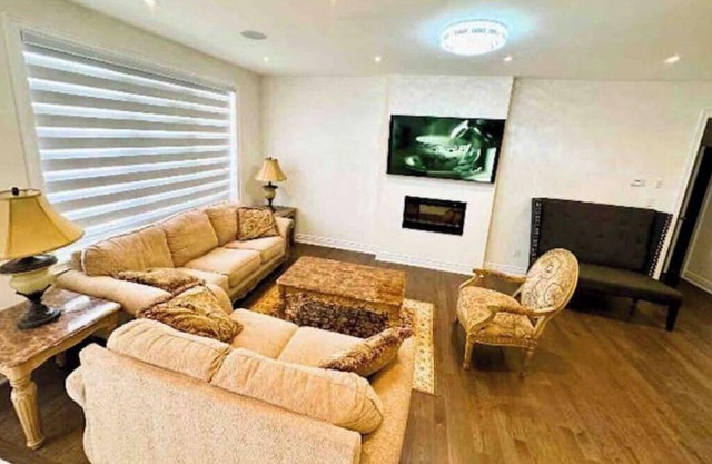 New Luxury Bungalow Home in Wasaga Beach