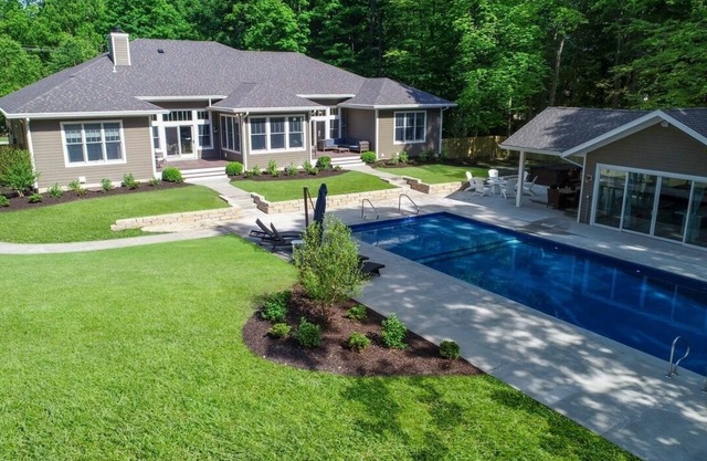 NEW Luxury Home-Heated Pool, Hot Tub, Pool House, Movie Theater & 3 Game Rooms!