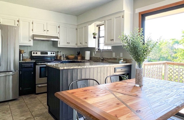 NEW Modern and relaxing 3BR / 2 BA in Kansas City - Long Stays