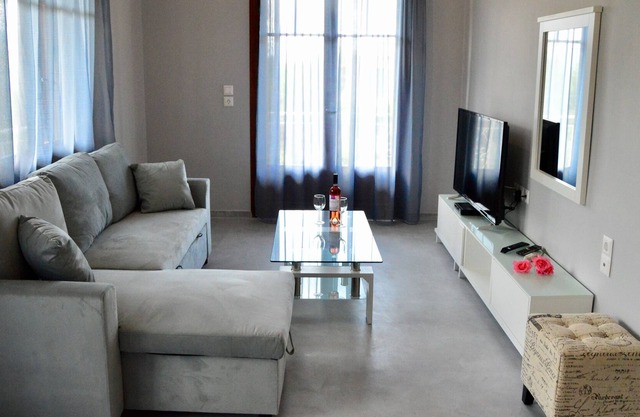 Apartamento nuevo y moderno (Sea Breeze) con piscina privada para hasta 5 personas.