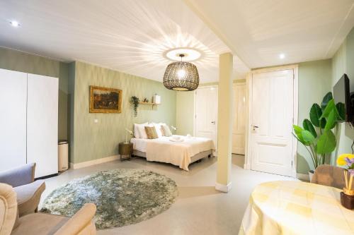 NEW! Modern Gallery Nassau Canal Suite