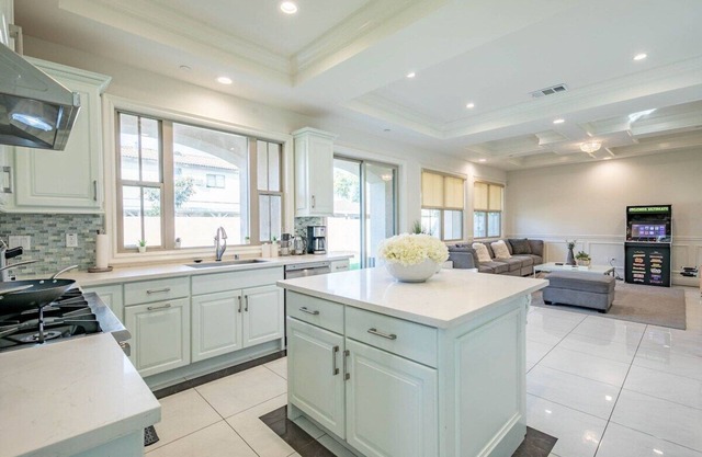 This house is a 4 bedroom(s), 3.5 bathrooms, located in Rosemead, CA.