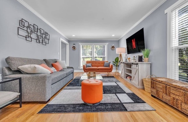 NEW! Modern Luxury w/ Pool Table 3BR/5BD Sleeps 10