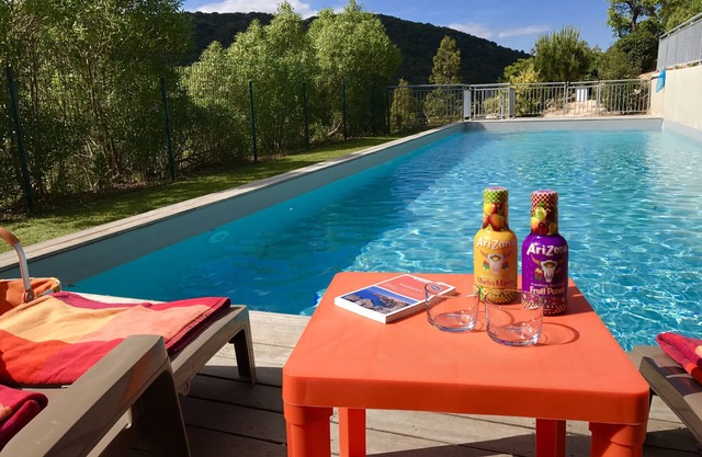 Nuevo y moderno chalet de piedra con gran terraza y gran piscina (Rondinara)