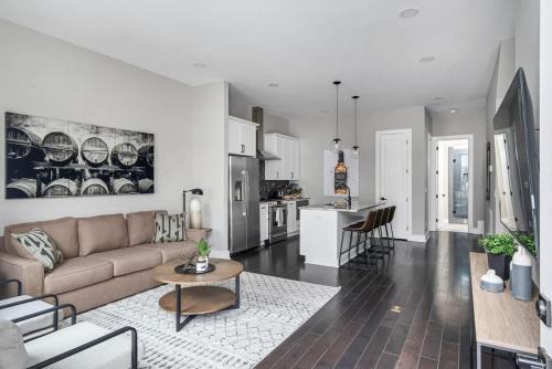 New Nashville Home - Rooftop Views - Hot Tub