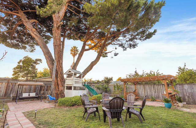 New! Oasis w/Amazing Backyard, Firepit, BBQ & Games, close to techs