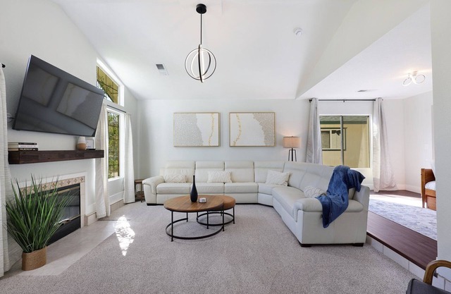 NEW Overflow 96 :: Hot Tub - Central - Spacious