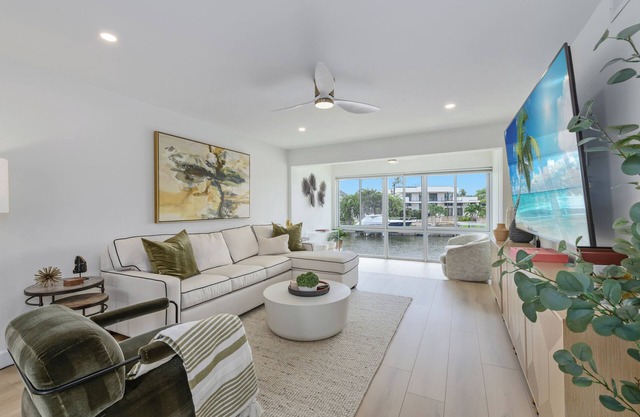 New Remodel 1-bedroom condo on the bay, across the street from Lowdermilk beach