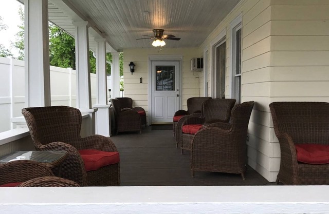 New Remodel |Close Lake&Park|Wine Country|Family/Pet Friendly|A/C|Wi-FiCable