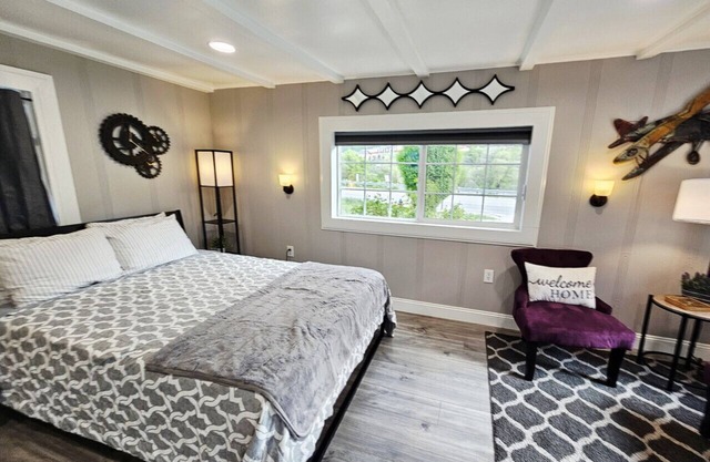 NEW! Remodeled Cozy Rustic-Luxury w/ Kitchen