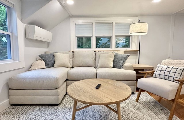 New Renovated 2BR APT in Downtown SWH! [Moonwake]