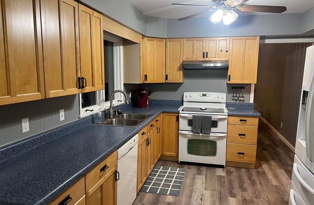 NEW!! "Sail away" in our cozy, family friendly home! Convenient location!