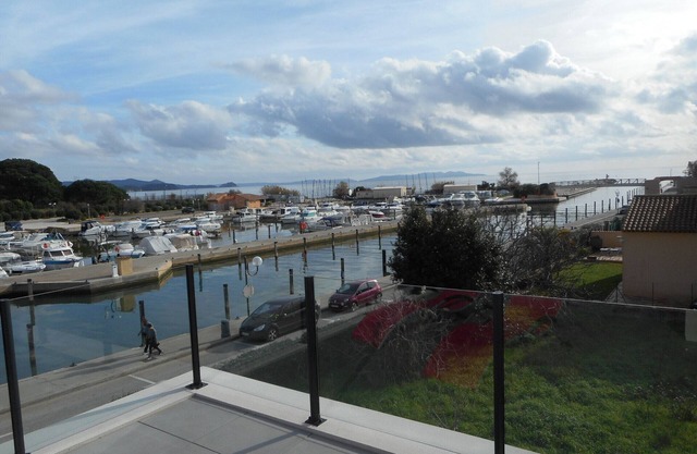 NUEVA VILLA JUNTO AL MAR 10 CAMAS CON PISCINA