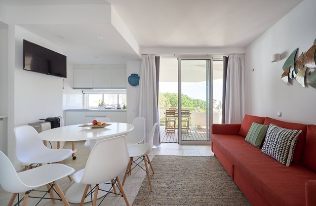 NUEVO! Apartamento con vistas al mar y terraza encantadora en el complejo (WiFi)