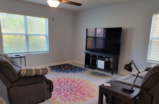 NEW! Spacious and Bright Single family home in neighborhood with community pool