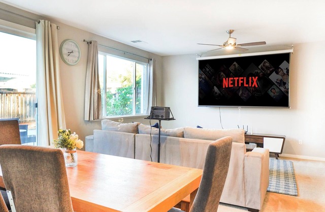 New! Spacious House w/BBQ, theater, nice Newark with AC, BBQ, close to techs