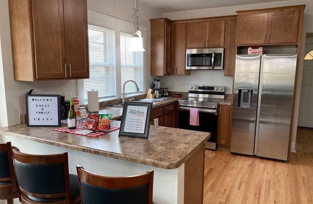 New! Surfs Up! Pro Cleaned, Self Check in - Sleeps 14