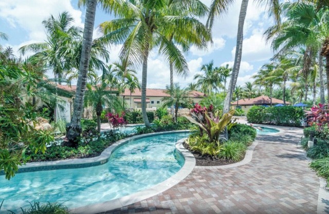 NEW TO VRBO: Bright and Meticulous Condo in Beautiful Naples Bay Resort