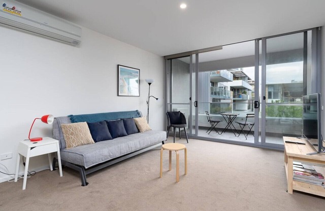 New to VRBO: Kingston Foreshore Flat with Garden View