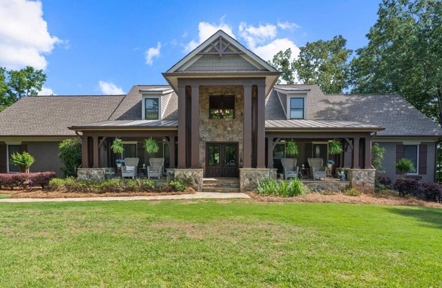 New to VRBO Luxury Lake Retreat