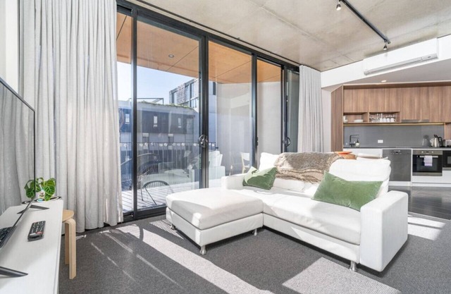 New to VRBO: Spacious Kingston Foreshore Apt