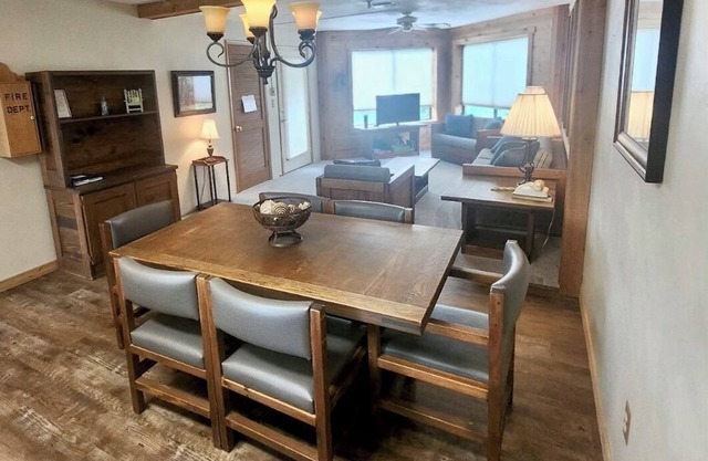 Ski In, Ski Out Slopeside Condo - Limpio, acogedor, cálido, fabuloso