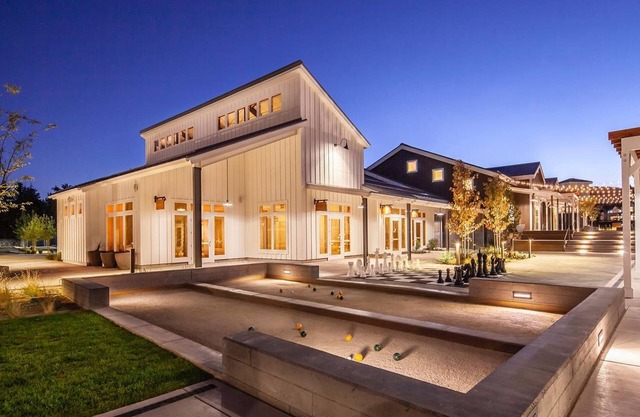 New Upscale 1BR Stay With Mini Golf Sauna Heated Pool