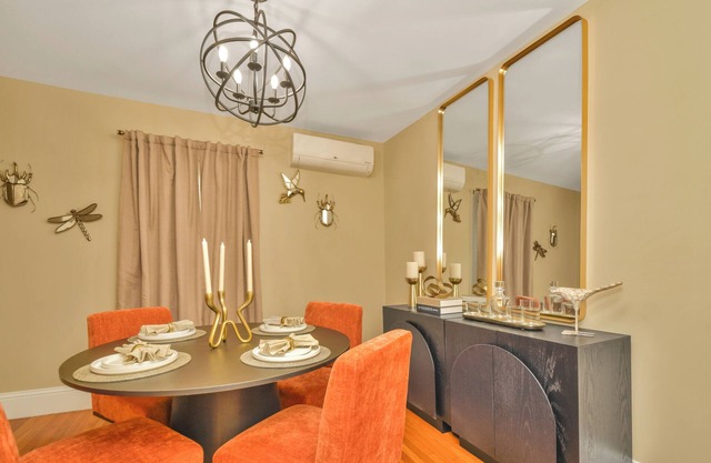 NEW! Upscale Private 3 Bed, Free Parking, W&D, A.C., Near MBTA, Backyard