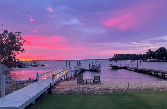 New Waterfront Lake Murray Home -Dock and Patio -1HR from Masters