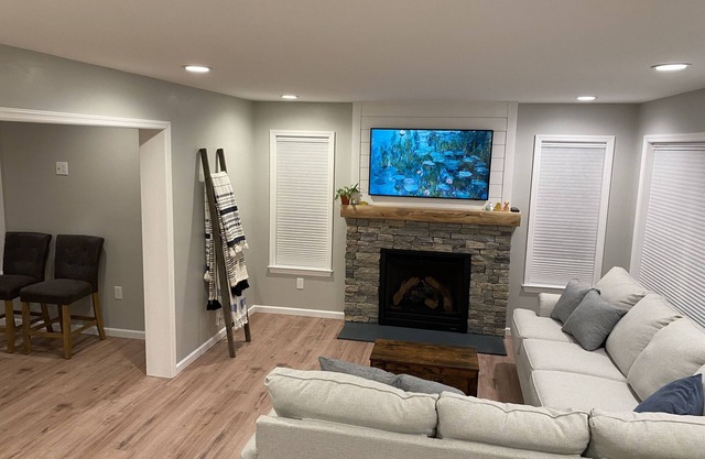 New Winnipesaukee Lakehouse by amazing community beach!