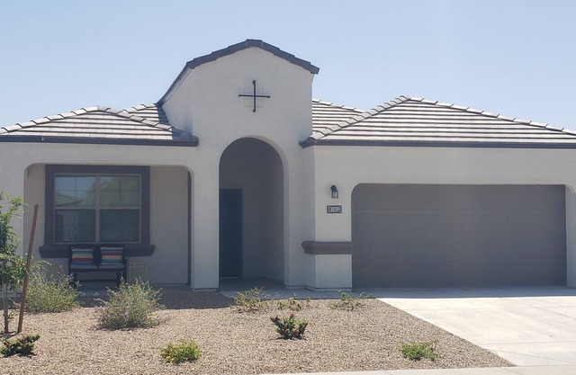 Newer 4Bed/2Bath House with Private Pool