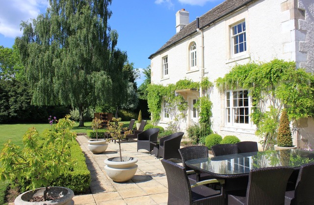 Newleaze Farm is an impressive family farmhouse with a large garden in a private rural setting. It i