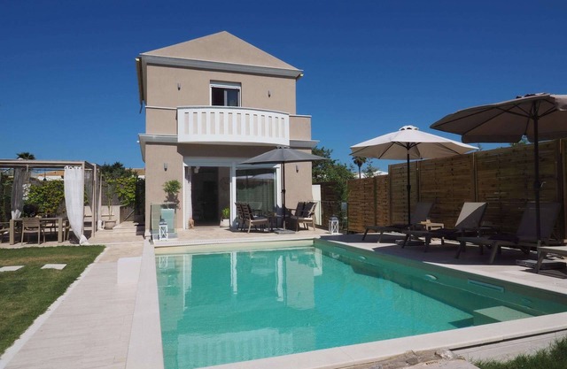 Newly Built 2-Bedroom Villa, A/C, Private Pool, 5 mins walk to Restaurants & Beach in Agios Georgios