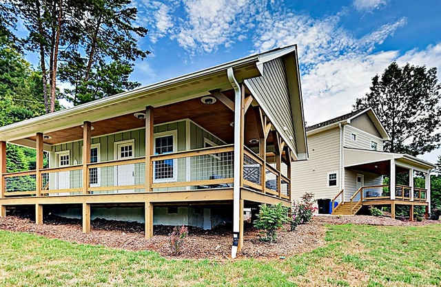 Newly Built 2-Home Mountain Retreat w/ Firepits, Minutes to Town & Adventures