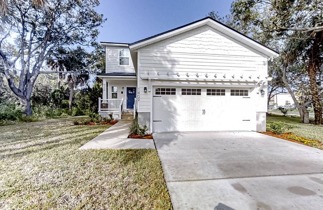 Newly-built 2-story home near the ocean with patio, washer/dryer, streaming