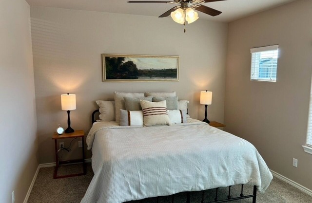 Newly constructed 3 BDR townhome 5 min to Kyle Field and campus