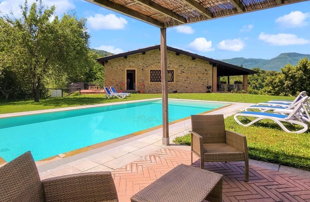 Newly Restore Barn With Private Pool View Of hills, 4/5 bedrooms 5 bathrooms