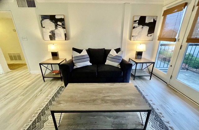 Newly Remodeled 2 BR/2BTH Condo- 5 mins from UT Medical & Fort Sanders Regional