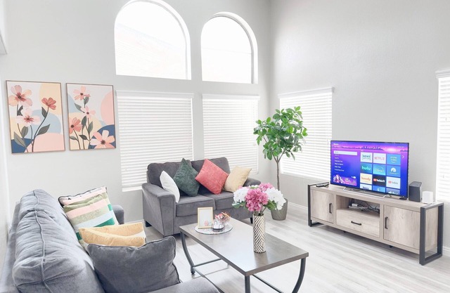 Pool Villa Newly Remodeled 3BD2.5BR by Summerlin