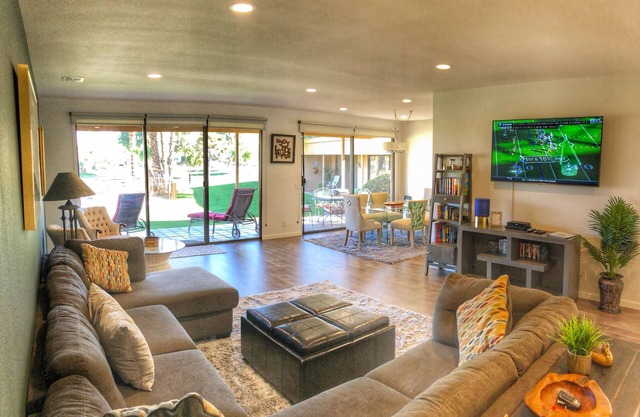 Recientemente remodelado unidad con piscina, campo de golf y vistas a la montaña!