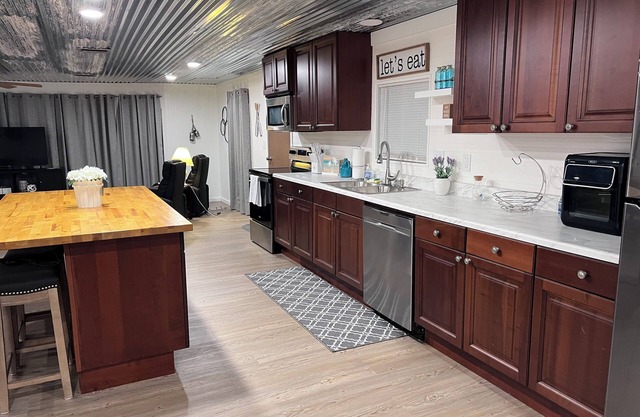 Newly remodeled, 2bd/2bath, with a private boat slip on deepwater canal.