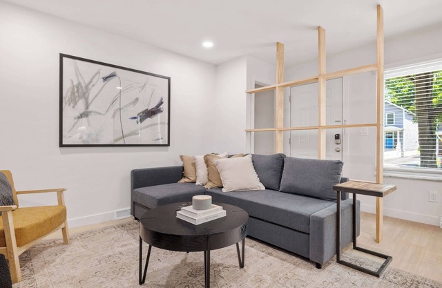 Newly Renovated 2BR/2BA Duplex!