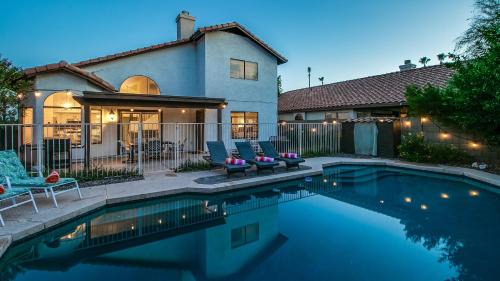 Newly Renovated 4 Bedroom Retreat wPool