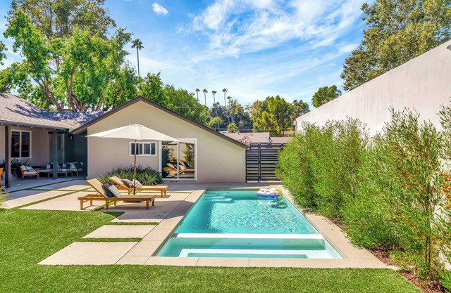 Newly Renovated 4BR House W/ Pool+Spa & Central!