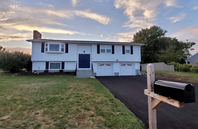 Newly renovated! 5 bedroom 2 bath home woth AC and walk to water