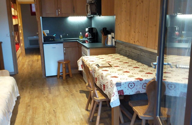 Newly renovated apartment. It is located 150 metres from the slopes, opposite the comm