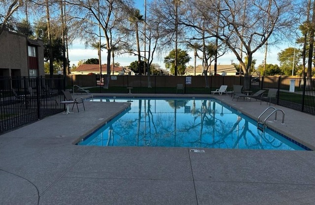 Newly renovated **Close to Old Town Scottsdale**work area, Wi-Fi, large TV