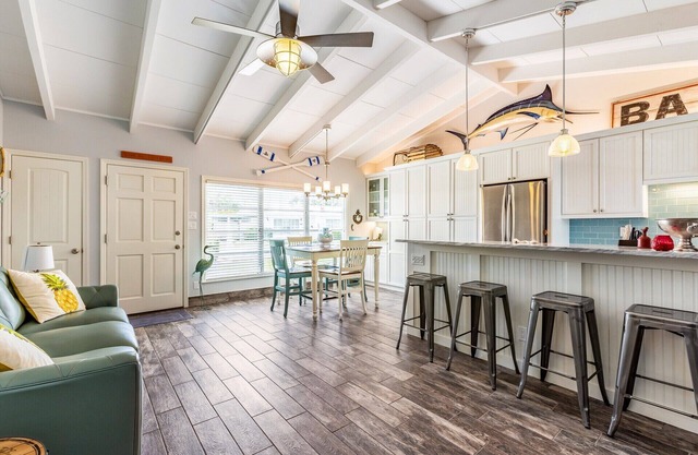 Remodelado Siesta Key Golfo-lado Villa. Pasos a la playa. Piscina literalmente en la arena