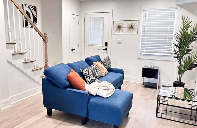 Newly Renovated Row Home In Kings Park DC